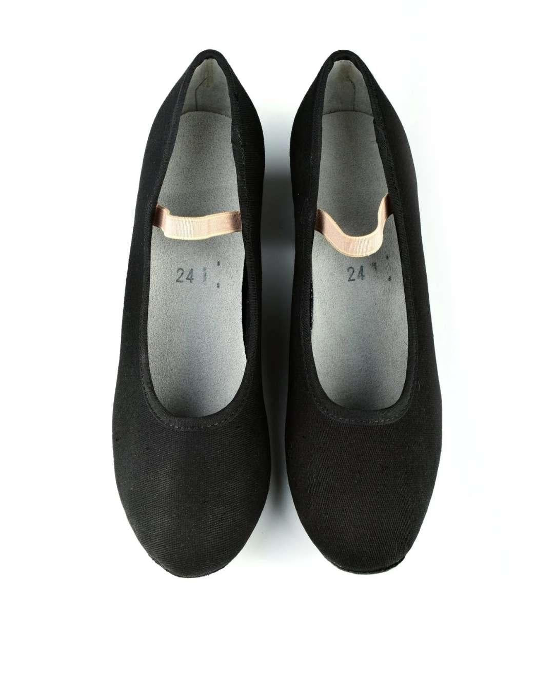 Zapato de Carácter - Dance Field